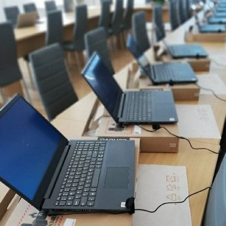 32 szkoły ze sprzętem komputerowym od samorządu Mazowsza