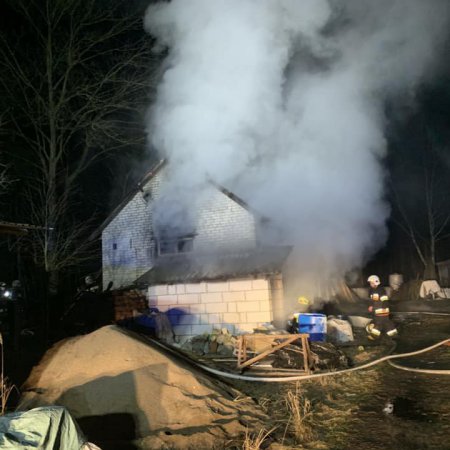 Pożar budynku gospodarczego w miejscowości Jeglijowiec [ZDJĘCIA]