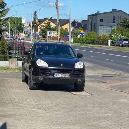 Mistrz Parkowania w porsche na WOS-ie [ZDJĘCIA]