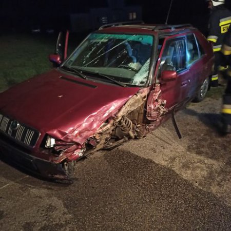 Kierowca leciwej skody spowodował wypadek i uciekł. Jego zatrzymanie to tylko kwestia czasu [ZDJĘCIA]