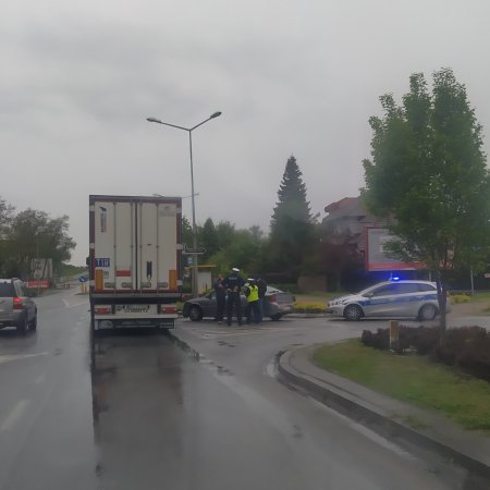Uwaga kierowcy! Stłuczka przy wjeździe na most kardynała Wyszyńskiego