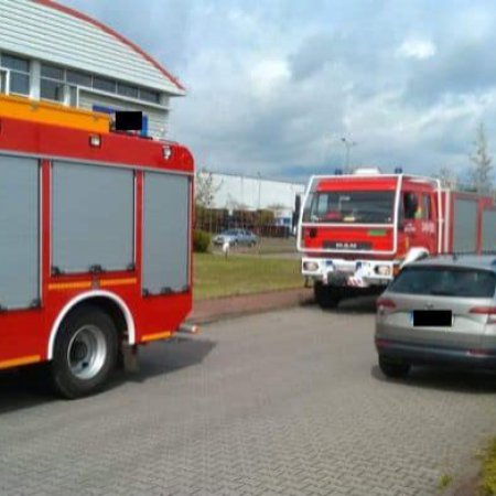 Alarm pożarowy w dużym zakładzie produkcyjnym w Baranowie [FOTO]