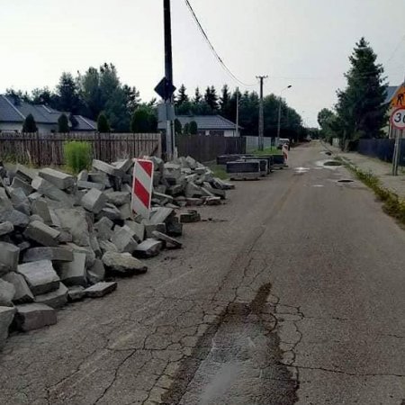 Ruszyły prace przy przebudowie ulicy Bema w Rzekuniu [ZDJĘCIA]