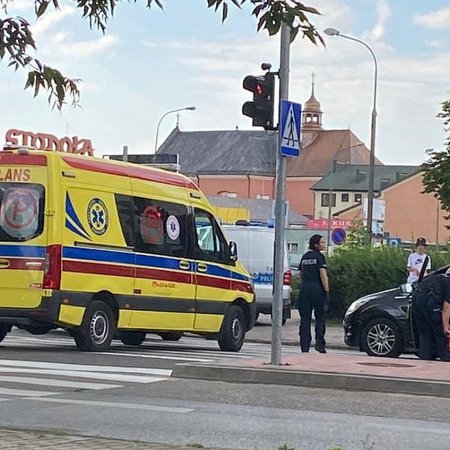 Akcja ratunkowa na dużym skrzyżowaniu w centrum Ostrołęki [ZDJĘCIA]