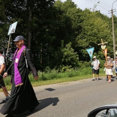 29. Ełcka Pielgrzymka Piesza na Jasną Górę przeszła przez Ostrołękę [ZDJĘCIA]