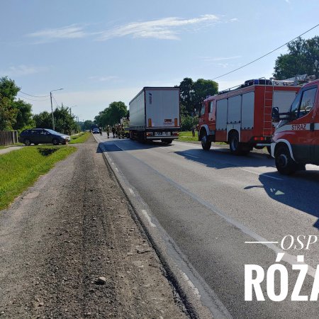 Poważny wypadek w pobliżu Różana. Ciężko ranny pieszy trafił do szpitala [FOTO]