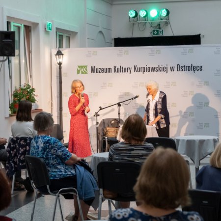 Spotkanie autorskie z Marią Trzaskowską w ostrołęckim muzeum [ZDJĘCIA]