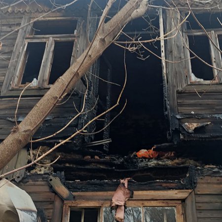 Tragedia w Ostrołęce. 69-letni mężczyzna spłonął we własnym domu [ZDJĘCIA]
