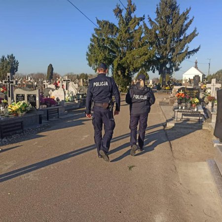 Akcja „Znicz”. Nad bezpieczeństwem czuwało kilkuset policjantów z ostrołęckiej komendy