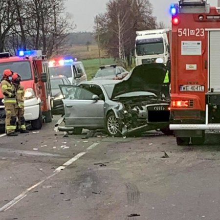 Poważny wypadek na DW-677. W akcji śmigłowiec LPR [ZDJĘCIA]