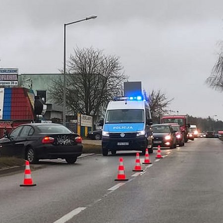 Wypadek przy Targowej. Poszkodowany motocyklista trafił do szpitala [ZDJĘCIA]