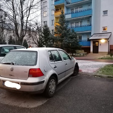 Przyjechał do Ostrołęki i… zgubił tu swój samochód. Z pomocą przyszli internauci i policja 