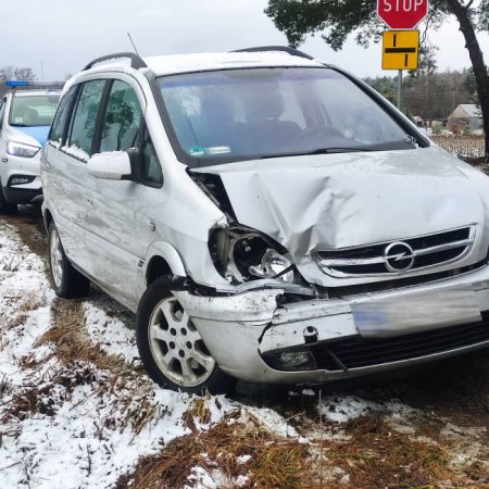 Fatalne warunki na drogach w regionie. Na DK-53 doszło do wypadku [ZDJĘCIA]