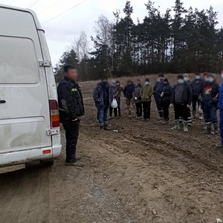 Ilu pasażerów zmieści się w 9-osobowym busie? Mieszkaniec Mławy udowodnił, że bardzo dużo