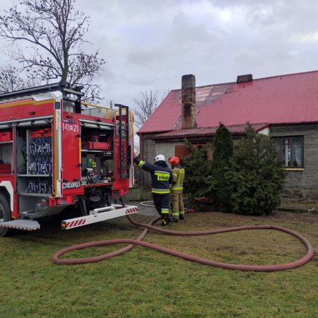 Pożar w Ławach. Straty oszacowano na kilkadziesiąt tysięcy&nbsp;&nbsp;[ZDJĘCIA]