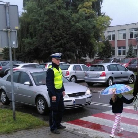 Przejścia dla pieszych w rejonie szkół pod specjalnym nadzorem ostrołęckiej policji