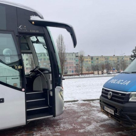 Autokary ze szkolnymi wycieczkami pod lupą ostrołęckiej policji