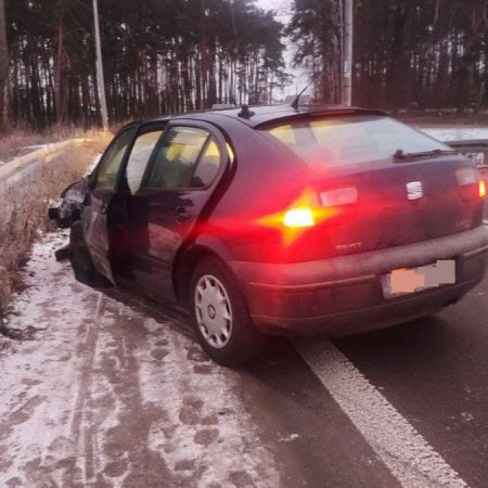 Na „podwójnym gazie” zderzył się z busem. Uciekł i zabarykadował się w łazience [ZDJĘCIA]