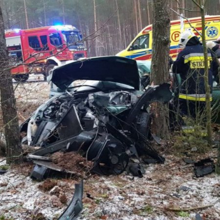 Wypadek na tzw. „skrócie wyszkowskim”. Pomocy poszkodowanej udzielił pracownik Zakładu Karnego w Przytułach Starych [ZDJĘCIA]