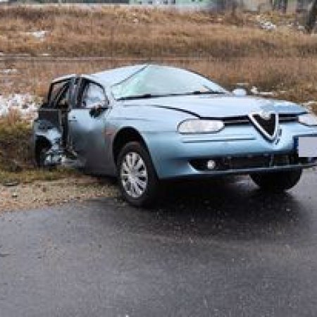 Wypadek w miejscowości Pasieki. 29 - letni ostrołęczanin z obrażeniami ciała zabrany do szpitala [ZDJĘCIA]