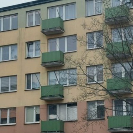 Przeskoczył przez balkon na III piętrze ratując potrzebującą pomocy seniorkę