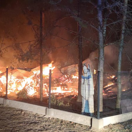Spłonął dom letniskowy warty ponad ćwierć miliona złotych [ZDJĘCIA]