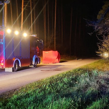 Tragiczny wypadek w Chojnikach. Pod kołami osobówki zginęło dziecko [ZDJĘCIA]