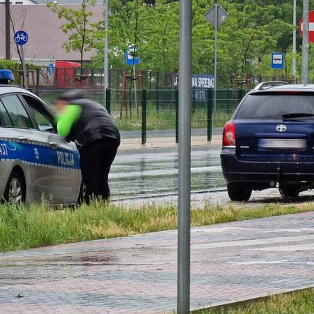 Wypadek przy aquaparku. Rowerzysta zabrany do szpitala [ZDJĘCIA]