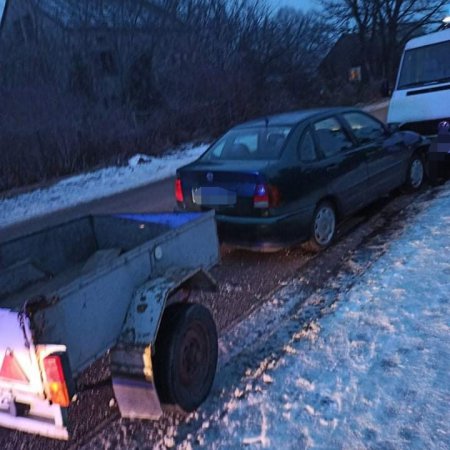 Czołowe zderzenie osobówki z furgonetką. Jedna osoba trafiła do szpitala