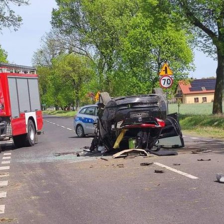 Poważny wypadek na DK 61. Dwie osoby ranne [ZDJĘCIA]