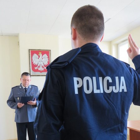 Nowy policjant makowskiej komendy złożył ślubowanie [ZDJĘCIA]