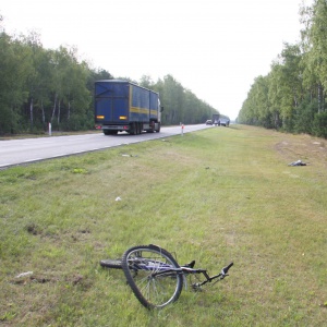 Potrącenie rowerzysty z powiatu ostrołęckiego. Policja szuka świadków wypadku
