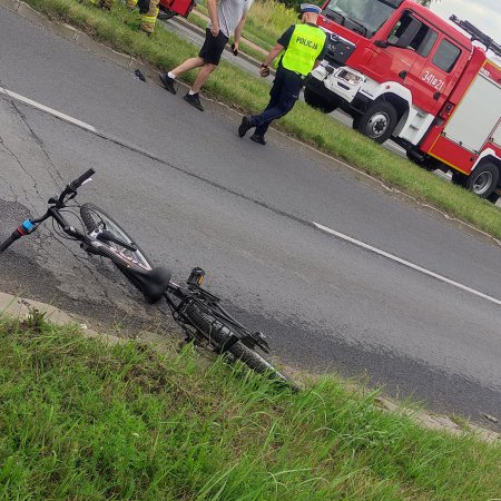 Wypadek na mini-obwodnicy. Rowerzysta pod kołami osobówki [ZDJĘCIA]