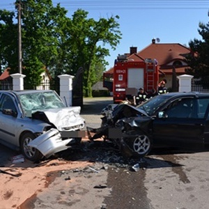 Wypadek pod Wyszkowem. Poszkodowane dwie osoby [ZDJĘCIA]