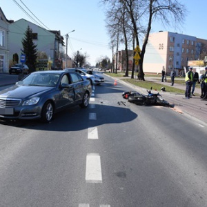 Wypadek z udziałem motocyklisty. 19-latek trafił do szpitala