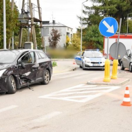 Wypadek w Starym Bosewie. Ucierpiała seniorka z Warszawy, poszkodowany ostrołęczanin [FOTO]