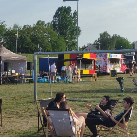 Wystartował festiwal food trucków na plaży miejskiej [ZDJĘCIA]