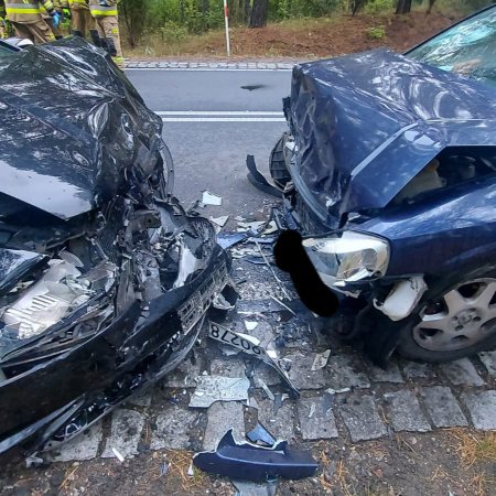 Uwaga wypadek! Czołowe zderzenie dwóch aut na DK-53 [ZDJĘCIA]