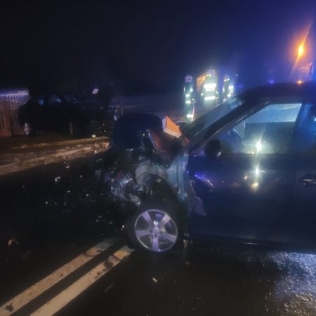 Wypadek w Chojnowie. Do szpitala trafiły dwie osoby [ZDJĘCIA]