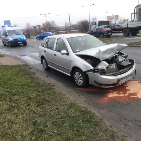 Wypadek na Bohaterów Westerplatte. Są utrudnienia w ruchu na mini obwodnicy [ZDJĘCIA]