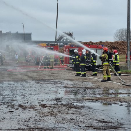 Strażacka akcja w zakładach Stora Enso [ZDJĘCIA]