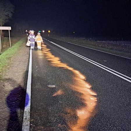 Strażacy usuwali plamę oleju na DK 60