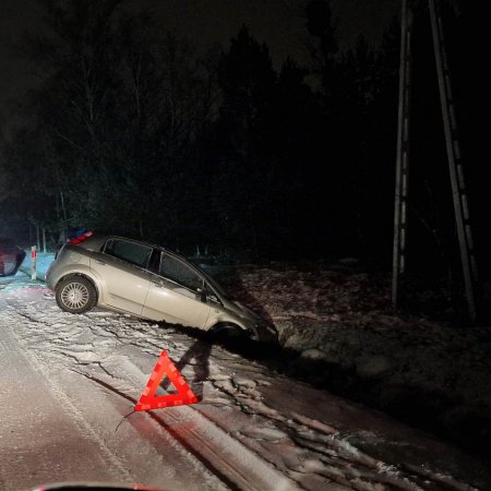 Niebezpiecznie na drogach. Dwa wypadki na krajowej 53, poszkodowane dwie osoby [ZDJĘCIA]