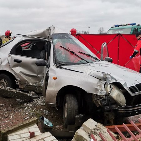 Tragiczny wypadek. Jedna osoba trafiła do szpitala, życia drugiego z uczestników nie udało się uratować [ZDJĘCIA]