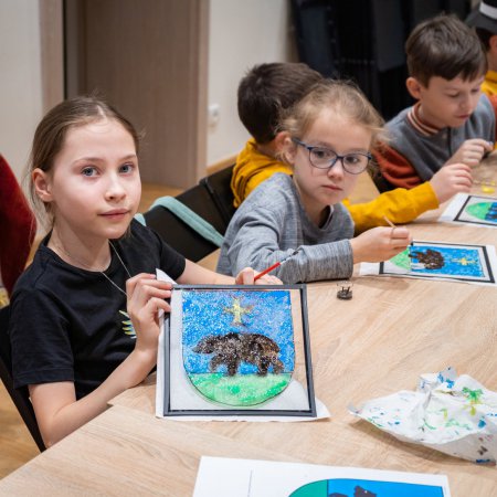 Ferie w Muzeum. Dawny herb Ostrołęki na szkle [ZDJĘCIA]