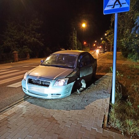 Wypadek na Padlewskiego. Sprawca porzucił auto i uciekł! [ZDJĘCIA]