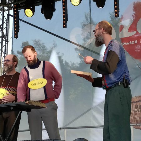 Gwiazdorski wieczór z MazoPiknikiem. Publiczność bawił kabaret Łowcy. B [WIDEO, ZDJĘCIA]