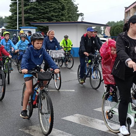 Rodzinny rajd rowerowy. Peleton cyklistów na ulicach Ostrołęki [WIDEO, ZDJĘCIA]