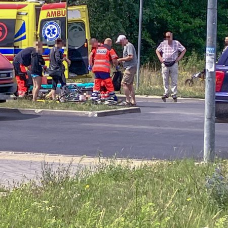 Wypadek przy rondzie Honorowych Dawców Krwi. Potrącenie rowerzystki [ZDJĘCIA]