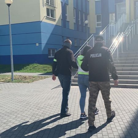 Podejrzana o oszustwo zatrzymana w okolicach Ostrołęki. Przybyła tu aż z Gdyni